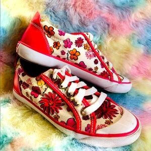 Adorable Coach tennis shoes! Sz 5
